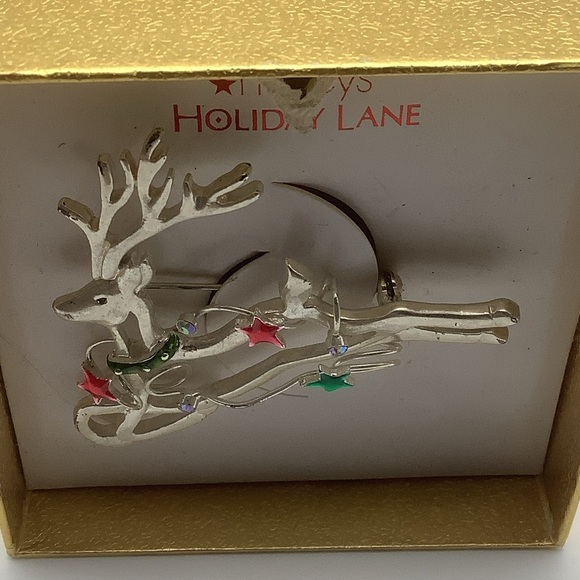 New Macy’s Holiday Lane Reindeer Brooch - Picture 1 of 4